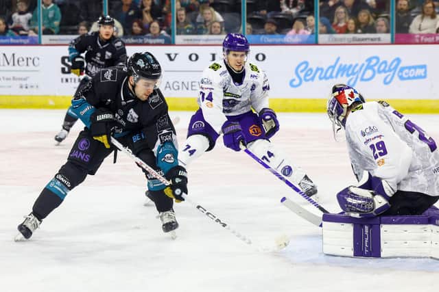 Belfast Giants’ Grant Mismash with Glasgow Clan’s Landon Bow during last Sunday’s Challenge Cup game at the SSE Arena, Belfast. Photo by William Cherry/Presseye