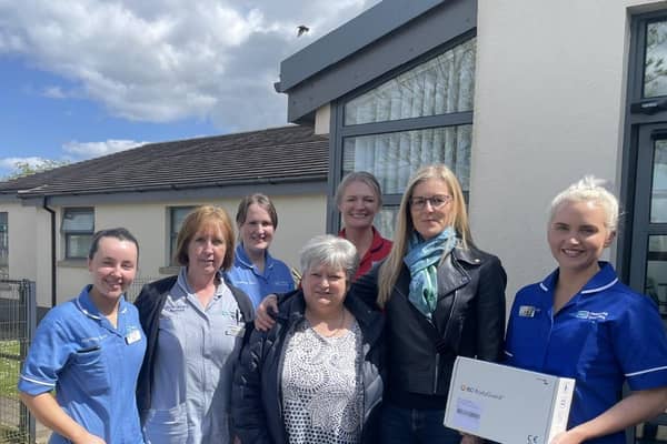 (L to R) Community Staff Nurse, Kelly Fitzsimons, Senior Health Care Assistant, Susan Jones, Community Staff Nurse, Elaine Cleland, District Nurse, Lee-Anne Dick and Senior Community Staff Nurse, Jenny White (far right). At the Front (L to R) Robert Quigg’s wife, Andrea and sister, Liz.