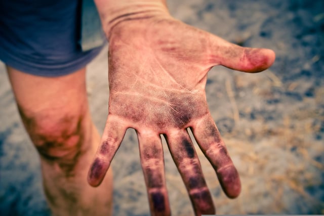 Much like its country cousin, piggin', this adjective denotes something that's really dirty or disgusting. Example: "I need to get the car cleaned, it's absolutely boggin'."