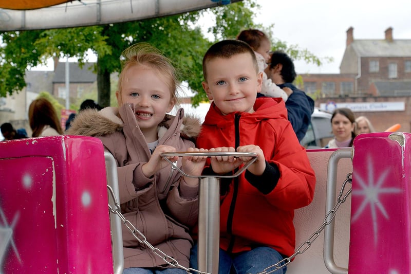 All smiles on the tea cup ride at Country Comes To Town on Saturday are cousins Holly Ruddell (5) and Caleb Terry (7). PT38-201.