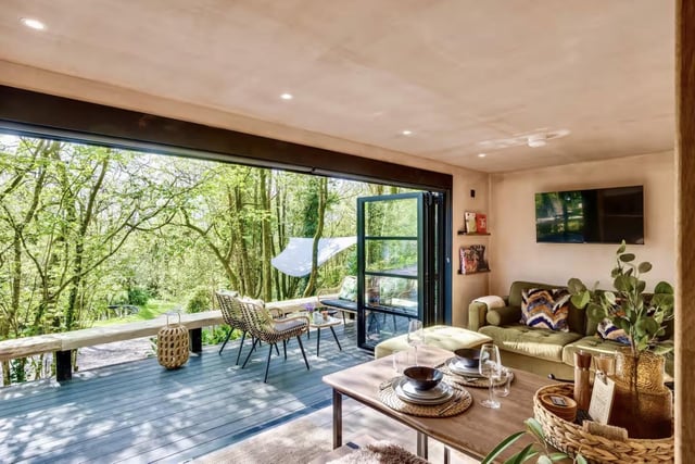 Fermanagh is a secluded escape that is ideal for anyone hoping to leave behind the stresses of the city in favour of serenity. Located seven miles outside of the nearest town, Enniskillen, Brookhill Lodge will surpass all expectations with its modernised yet minimalistic cosy interior and nature-immersed surroundings.