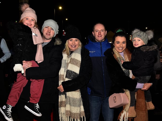 Enjoying the night out in Lurgan town centre. LM47-206.