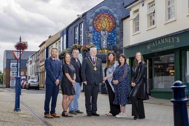 Housing Executive Chair Nicole Lappin (second from right) attended the official unveiling of Illuminate by artist Friz on the gable wall of the organisation’s Abbey Street office. With her are (L-R); Causeway Area Manager Mark Alexander, Assistant Causeway Area Manager Noeleen Connolly, Council Officer: Prosperity & Place (Town & Village Management) Shaun Kennedy, Mayor of Causeway Coast and Glens Councillor Steven Callaghan, Consultant and Curator of Coleraine Revitalise Michelle McGarvey, and Department for Communities Officer Rhonda Williamson. Credit MCAULEY_MULTIMEDIA