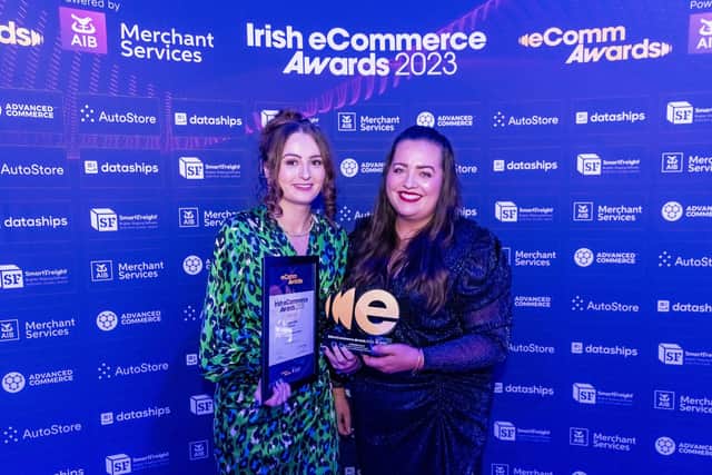 Bathshack’s Marketing and eCommerce Manager, Lorraine Kelly, (left) accepting her Women in eCommerce Award at the Irish eCommerce Awards 2023. Credit Bathshack