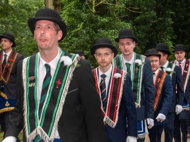 Sir Knights on parade at Scarva. TH 103.
