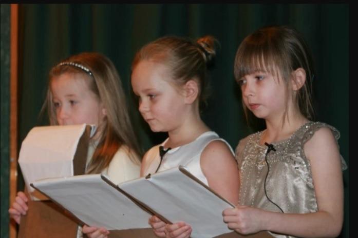 Courtney Brooks, Jodie Glass and Ashleigh McCandless narrated Silverstream Primary School's Nativity play in 2010.