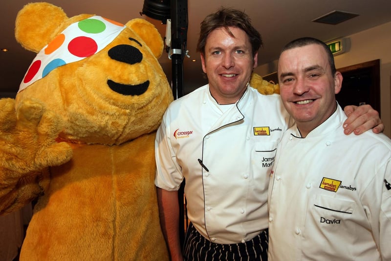 James Martin with Pudsey Bear and Barnaby's executive chef, David Jones, during the 2010 show at the Ballyclare restaurant. INNT 48-046FP