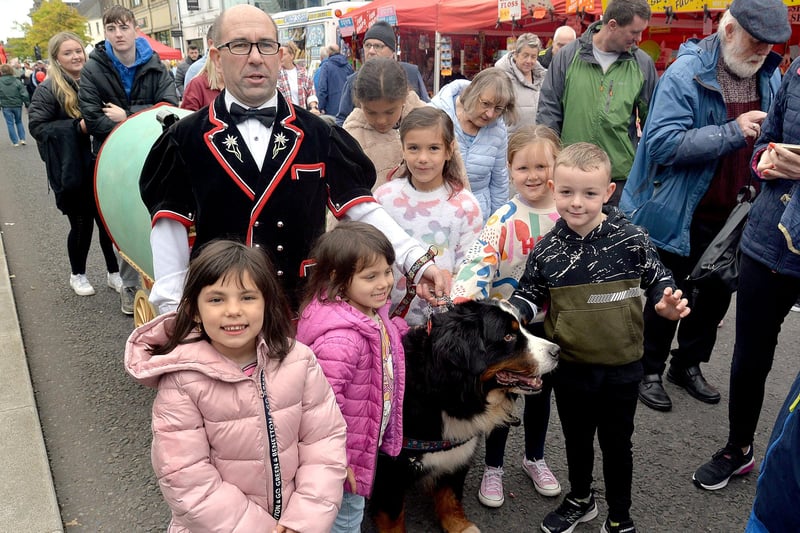 Andrew Murphy and his Bernese mountain dog were a big attraction for children at Country Comes To Town on Saturday. PT38-210.