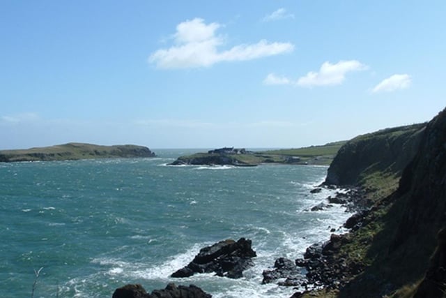 An unknown gem for many wild swimmers, Portmuck Harbour is surrounded by Northern Ireland’s rolling hills offering the perfect spot for when you want to try somewhere new. Access is along a narrow road, during winter time be careful to choose when you swim wisely as the sea can be rough.To find more information go to https://wildswim.ie/portmuck-island-magee-co-antrim/