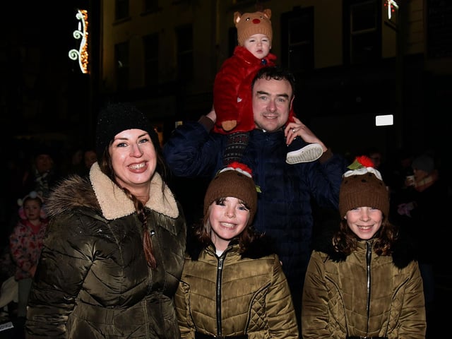 Dressed up warmly for the switch-on event in Lurgan. LM47-211.
