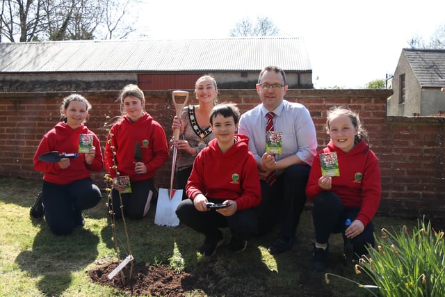 The Deputy Mayor, Councillor Leah Smyth, pictured with the P7 class and the principal, Mr Charles from Duneane Primary School