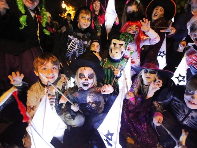 Thousands of festive spirits enjoyed the thrills of Lisburn & Castlereagh City Council's Twilight Night by Fairy Light Celebrations in 2015