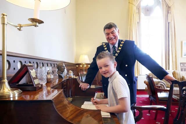 Lewis signing the visitors' book at the Mayor's parlour.