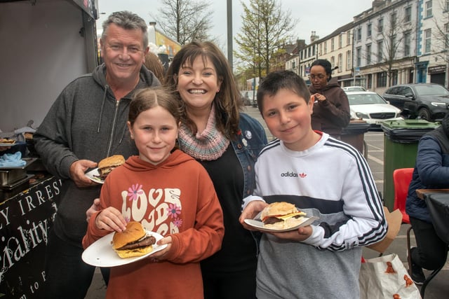 Enjoying their gourmet burgers at the Artisan Market are the Murray family including, dad John, mum Jane and twins Enya and Eoin. LM17-224.