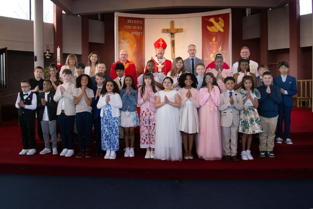 Pupils of Presentation Primary School who received the sacarament of Confirmation from Archbishop Eamon Martin in the Church of St John the Baptist. PT16-242.
