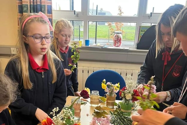 Ballytober P5 and 6 pupils prepared floral displays for the tables
