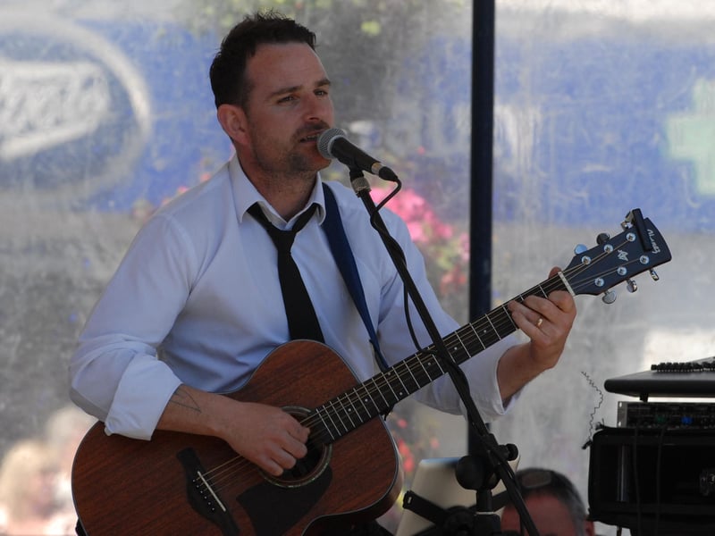 Thomas Hamilton singing with Mo Jo during Larne Alive. INLT 25-449-PR