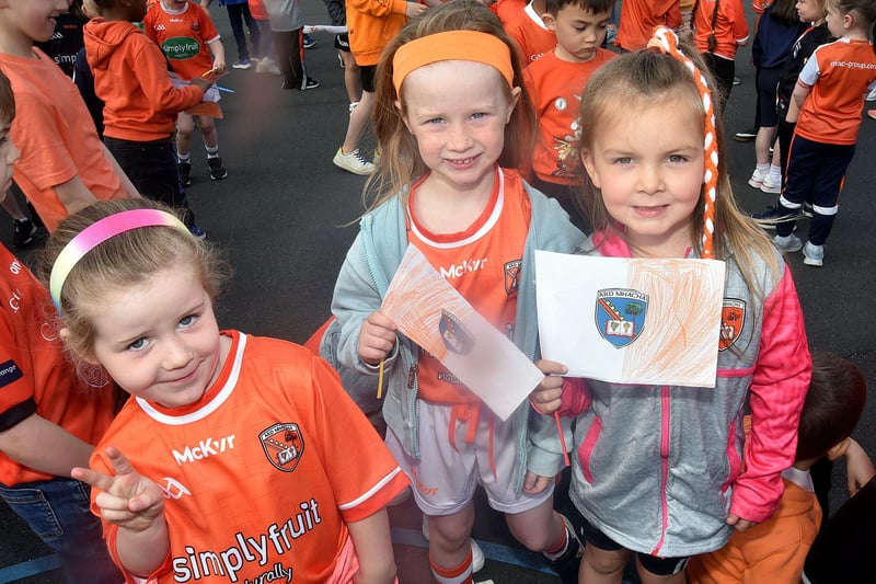 Showing their team colours at the St John The Baptist Primary School Armagh Day. PT19-207.