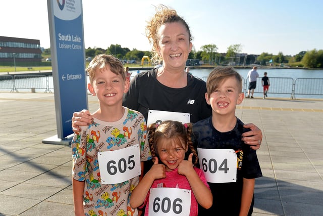 Kelly Razey and her children, Oakley (8), Willow (6) and Lincoln (7) pictured at the Craigavon Annual fun run. PT24-217.