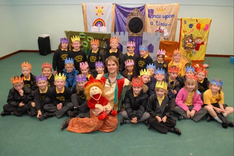 Mr Hullabaloo and Jingles join with the 2007 Larne and Inver P3 and P4 pupils after the Interactive Theatre in Larne Library.