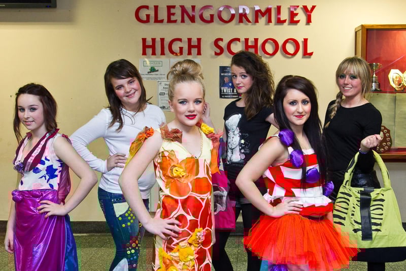 Catwalk Models Georgia Clifford, Lauren Irwin, Mollie Galbraith, Rebecca Patterson, Rebecca Campbell and Emma Campbell at the High School in 2011. INNT 44-442-RM
