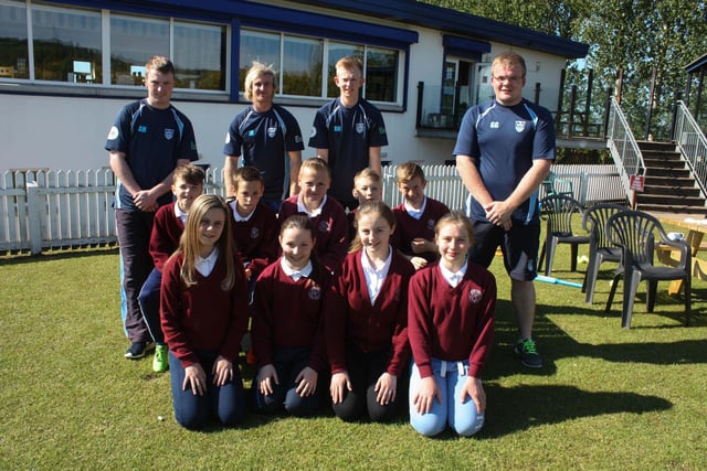 Woodlawn Primary School with Carrick Cricket Club coaches Glen Graham,  Richard Hood, Jamie Holmes and Alex Haggan at the Primary Schools' Quick Cricket Tournament 2015. INCT 24-001-JC