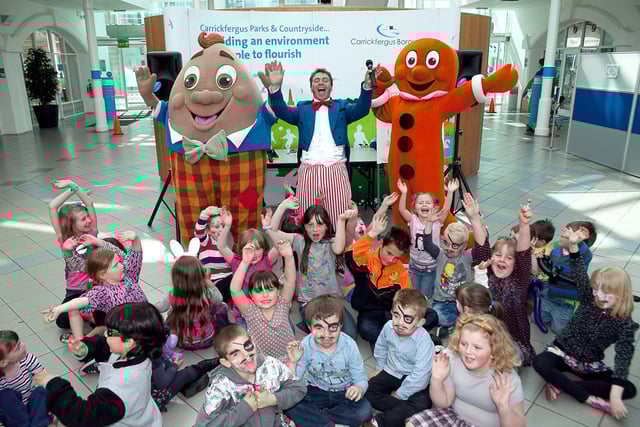 Humpty Dumpty and the Gingerbread Man made their appearance much to the delight of the kids at this Easter event in Carrick. INCT 17-413-RM