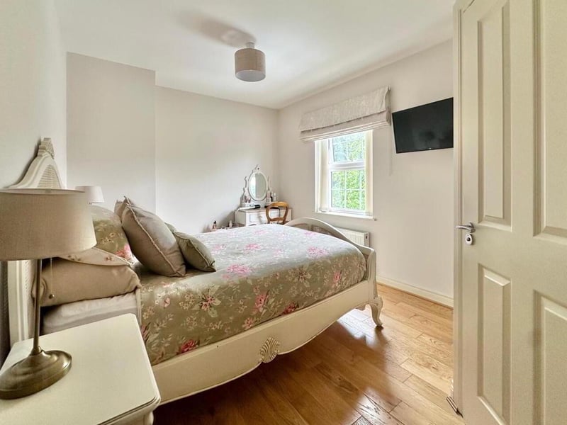 Master bedroom with en-suite.