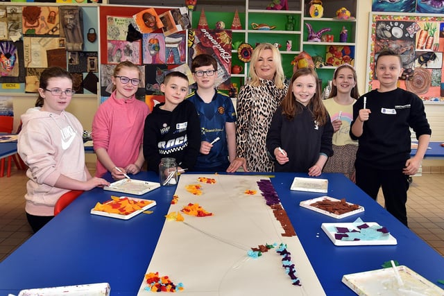 Art teacher at St John the Baptist's College, Mrs Una Coyne pictured with prospective pupils at the school open day. PT03-209.