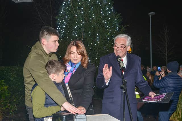 The Parkhill family switch on the Hospice lights, supported by Hospice President Paul Clark.  Photo: Simon Graham Photography