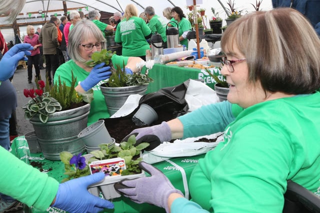 Move More Participants & Family at the ‘Feel-Good Gardening’ project.