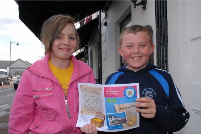 Orla McKenna and Joseph Cunning set off from the Londonderry Arms Hotel for the 2009 Treasure Trail through Carnlough.