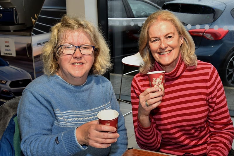 Having a cuppa and a chat at the  Ballylisk Car Sales charity coffee morning are, Jayne Hollywood, left, and Valerie Doyle. PT50-285.