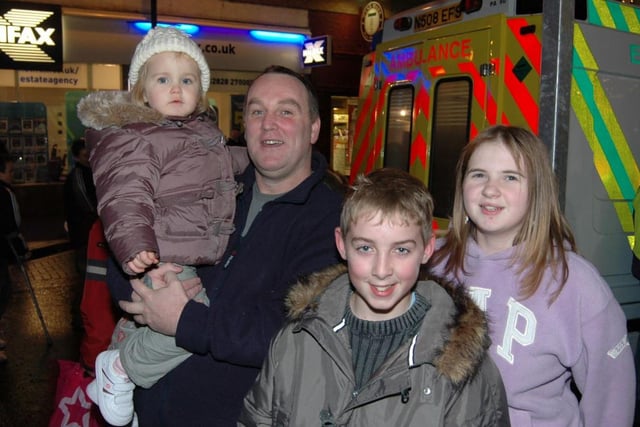 Lauren and Graham Holden, Gemma King and Scott McClelland watching the Christmas tree lights switch on at Broadway in 2006. LT48-344-PR