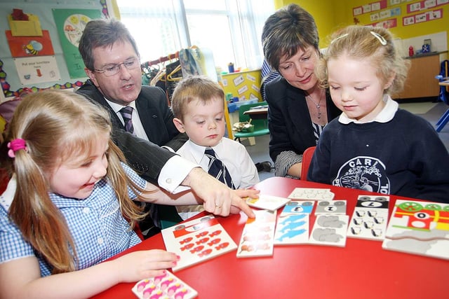 Lagan Valley MP Jeffrey Donaldson pictured with Mrs Frances Greer Principal of Carr Primary School and primary one pupils Ebony Wade-Allen Sam Moore and Chloe Gibson in 2009
