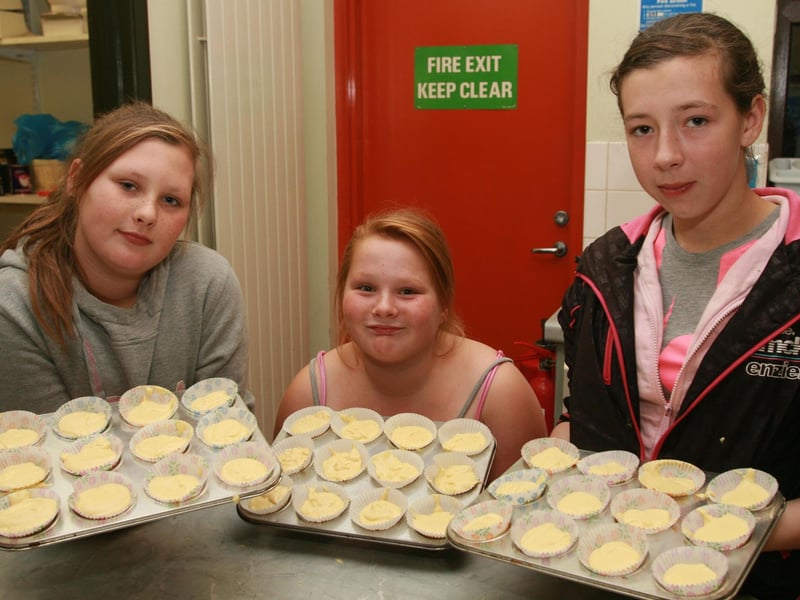 Chloe and Sophie McCann pictured with Lori Singleton who made buns during a Monday evening session at Greenisland and Knockagh Youth Centre. ct39-042tc