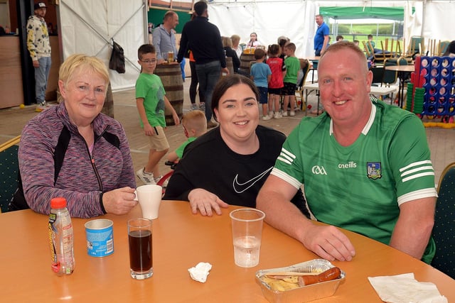 Relaxing at the 'Double Trouble' charity weekend at Wolfe Tones GAC are from lefr, Angela Mulholland, Aisling Murphy and Damien Mulholland. LM35-246.