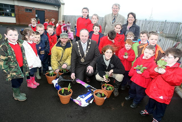 Clive Lyttle Willow Artist, Lisburn Mayor James Tinsley, Catherine Bertrand Ulster Wildlife Trust pictured with Children of Ballymacward Primary School and Chairman of Board Of Governors Patsy McCorry and Vice Chair Mary Ferguson Children from Ballymacward Primary school involved in their Wildlife Project in 2008