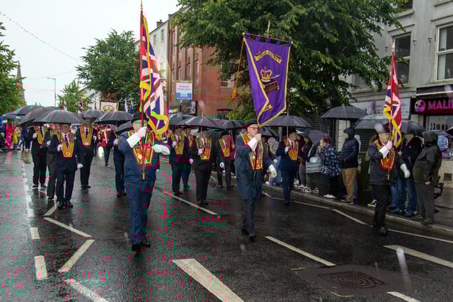 The head of the Lurgan Mini 12th makes its way through the town centre on Friday evening. LM27-211.