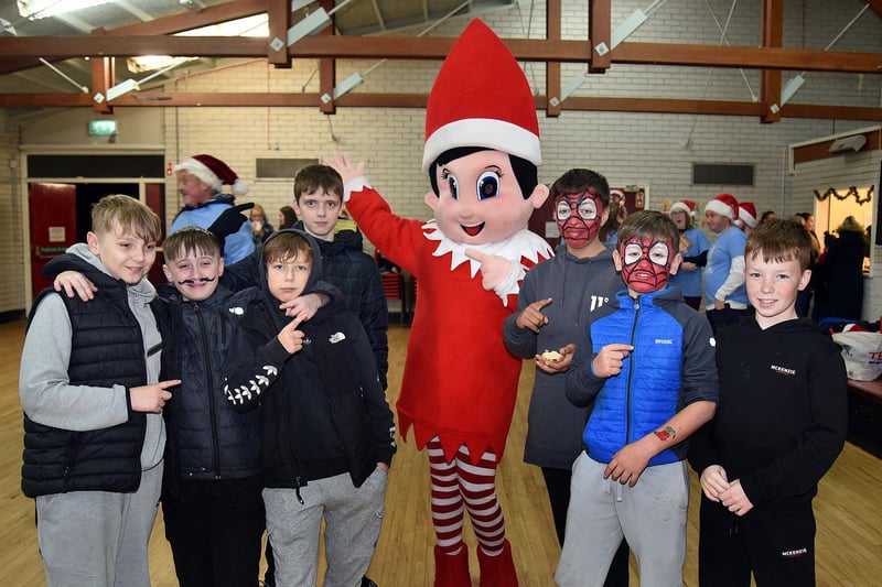 Young people posing with the elf during the Mourneview estate Christmas lights switch on and party. LM50-251.