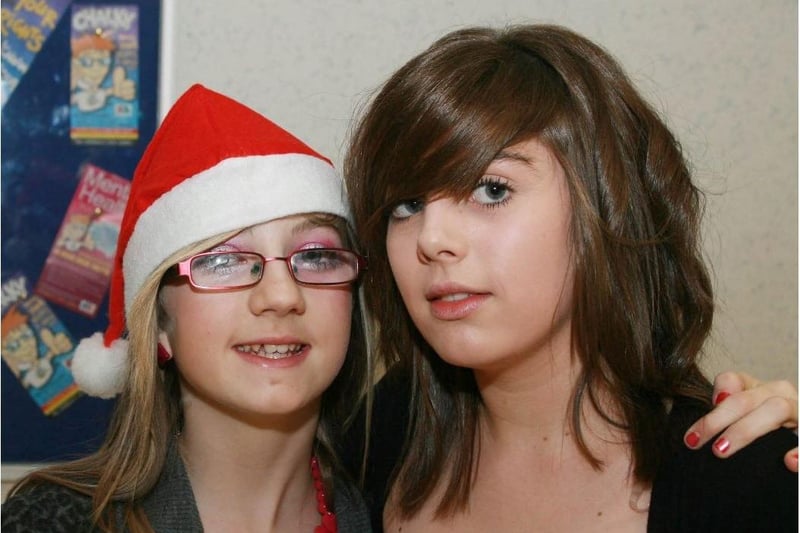 Chloe Manning and Hannah Barbour at the 2009 festive event in Carrick College. Ct51-028tc