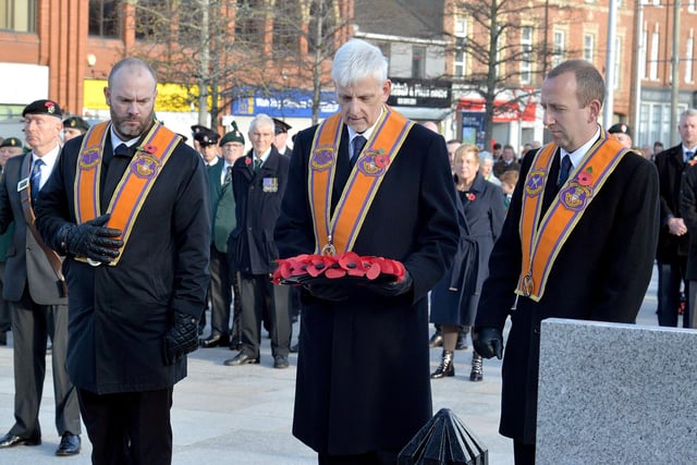 Portadown Orange District Master, Nigel Dawson lays a wreath on behalf of the Order. PT46-231.