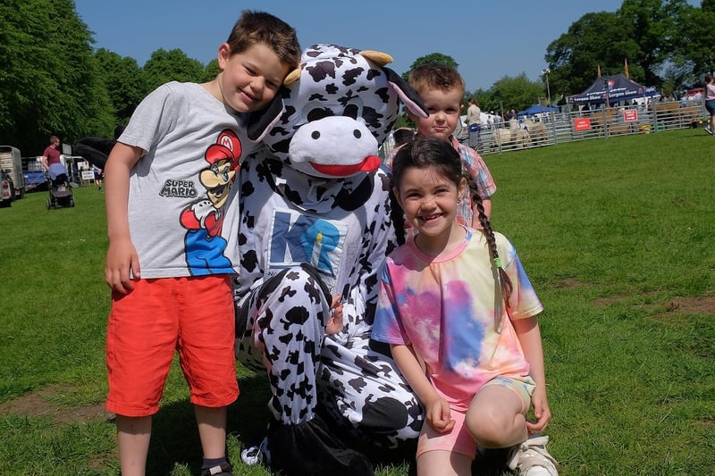 Bella the mascot with some children at Lurgan Show which helped raise £1278.60 for N. Ireland Kidney Research Fund.