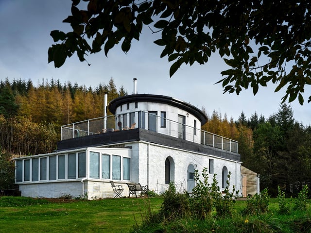The Captains Cabin is located in Drimnin, one of Scotland's most blissfully remote locations on the north-eastern shore of the Sound of Mull.