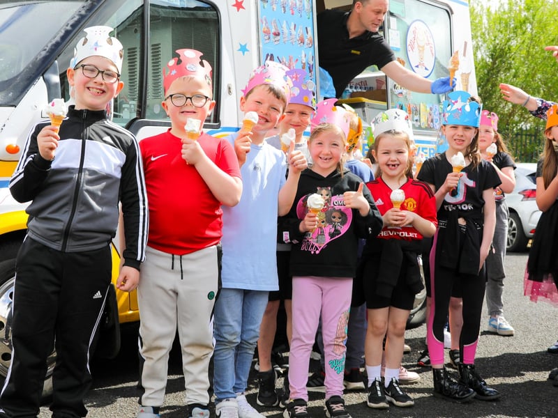 Pupils enjoying a well deserved ice-cream.