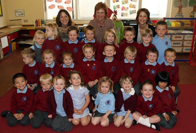 Pond Park Primary one Techers Mrs Joanne Cherry and Mrs Gillian Patterson pictured with Clasroom Assistant MrsGillian Colligan and their Primary One Class in 2007