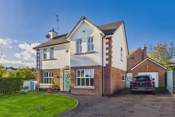 The detached house with separate garage is on a corner site, pleasantly positioned within a quiet cul-de-sac.