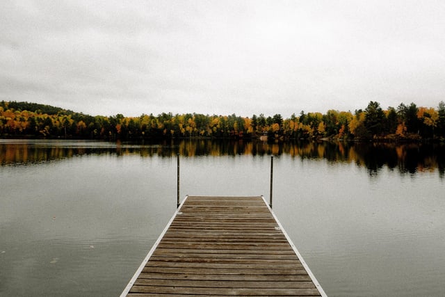 Halfway between Dungannon and Aughnacloy, this 1.5 mile lake remains a popular spot for outdoor recreation.
The waters are particularly notable for stocking high-class brown trout throughout the fishing season. It’s unlikely you’ll encounter other people when hiking, so make the most of this tranquil solitude.