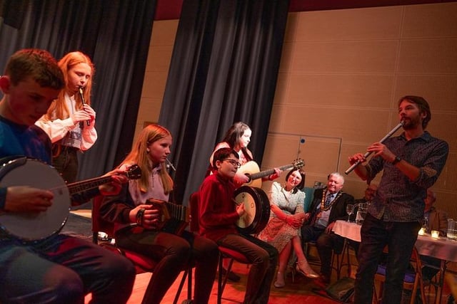 Conor Lamb and Deirdre Galway, Réalta with young trad players from Jimmy O'Hara Comhaltas Ceoltóirí Éireann (Roe Valley)