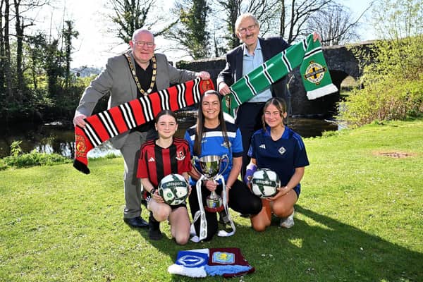 Crusaders Strikers’ Academy players Lexi and Evie, joined by coach Clare, pictured with Councillor Neil Kelly, Mayor of Antrim & Newtownabbey Borough Council, and Budget Energy SuperCupNI Chairperson Victor Leonard, as Manchester United confirm their return to headline the 2025 Girls’ Premier and Junior Sections at this year’s tournament.